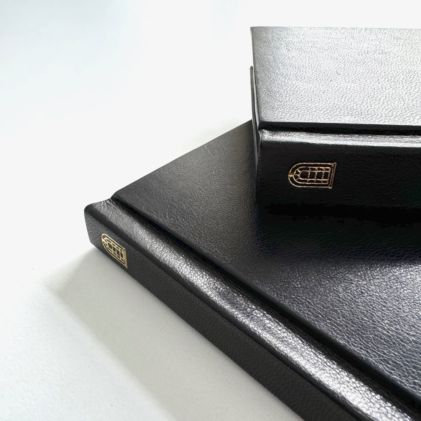 Handmade Leather Notebook No. 11 | 16,5 x 24 cm