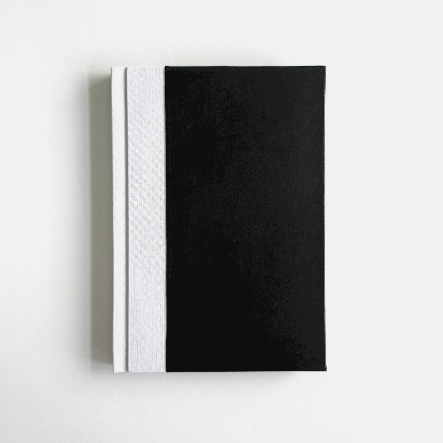 Handmade Leather Notebook No. 12 | 16,5 x 24 cm