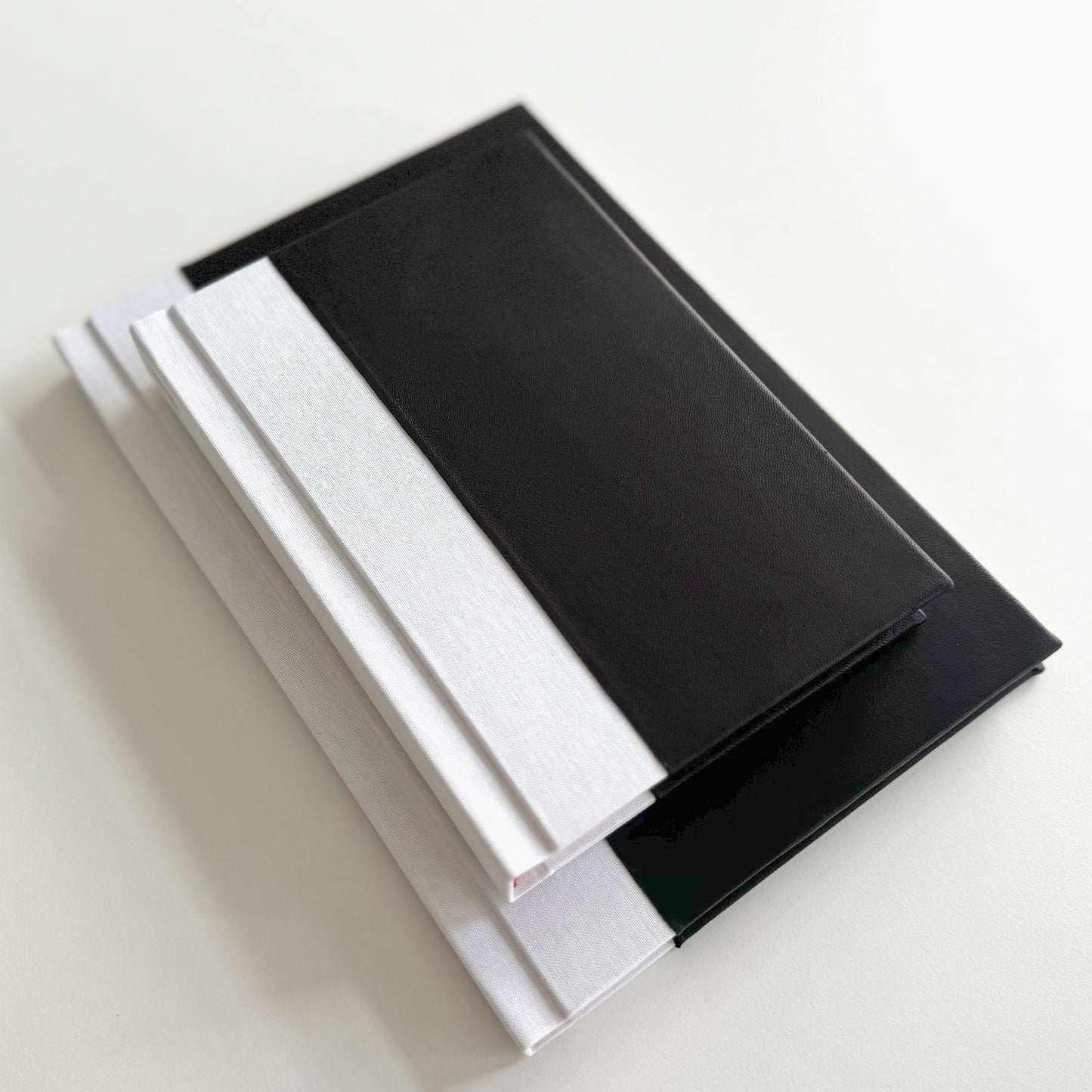 Handmade Leather Notebook No. 12 | 16,5 x 24 cm