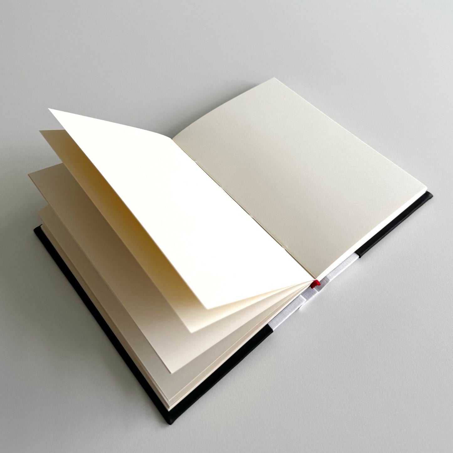 Handmade Leather Notebook No. 12 | 12,5 x 18 cm