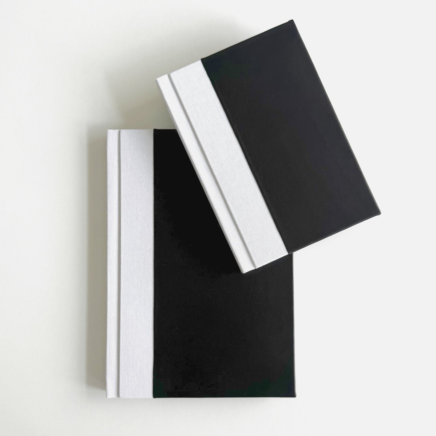 Handmade Leather Notebook No. 12 | 12,5 x 18 cm