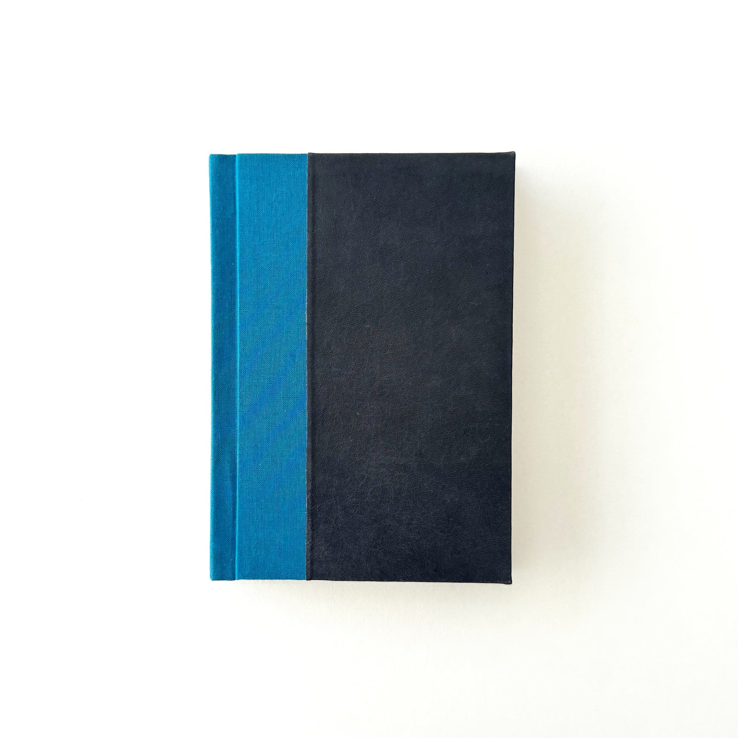 Handmade Leather Notebook No. 7 | 12,5 x 18 cm