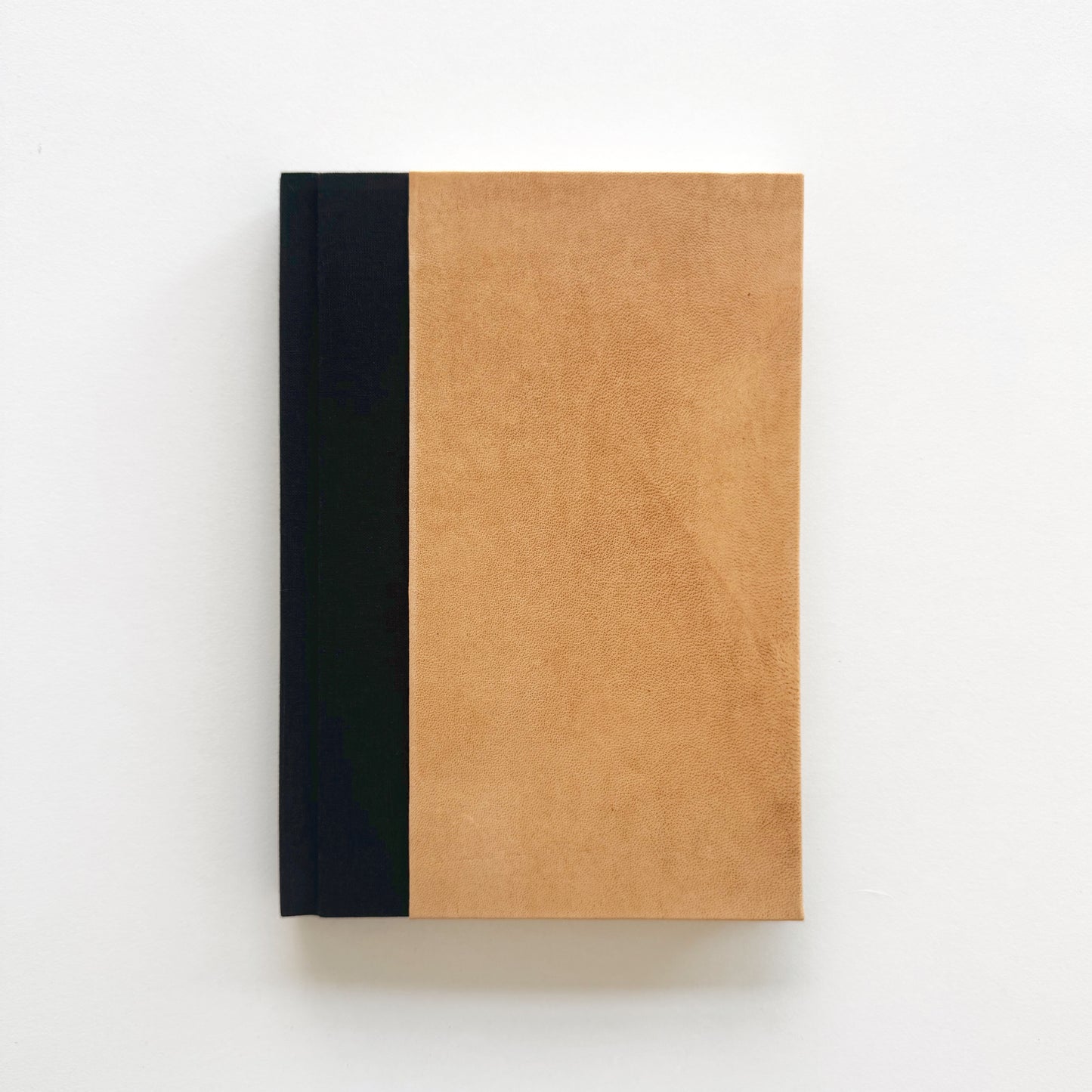 Handmade Leather Notebook No. 13 | 16,5 x 24 cm