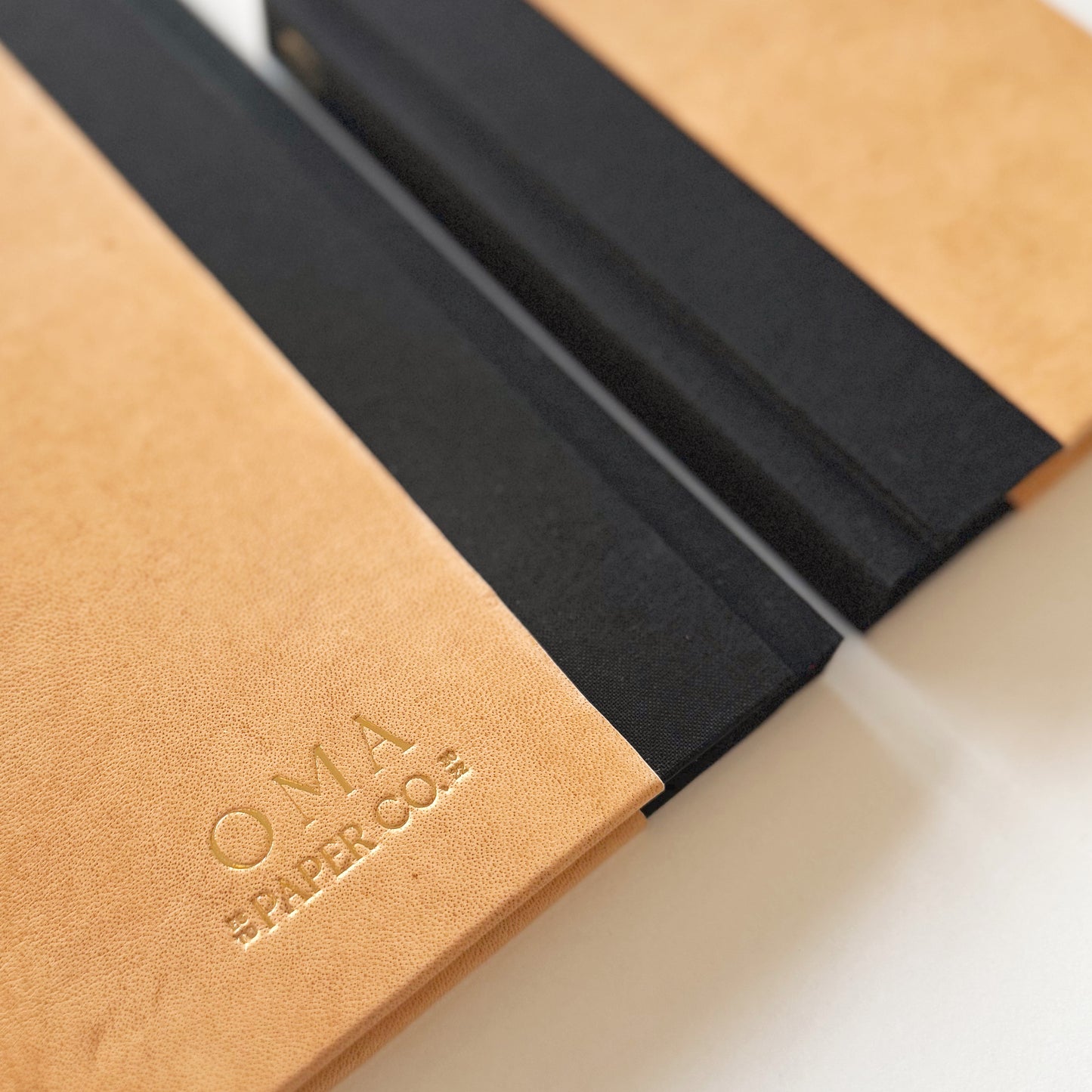 Handmade Leather Notebook No. 13 | 16,5 x 24 cm