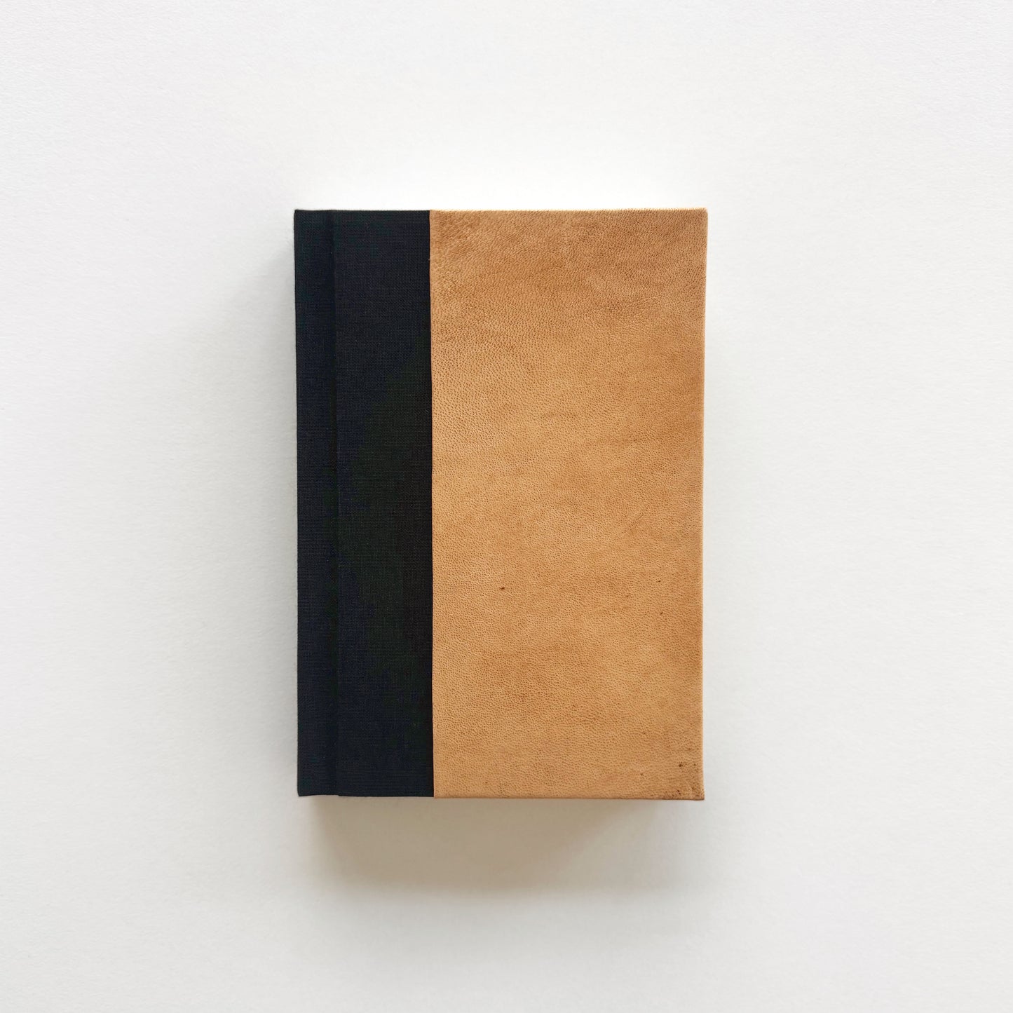 Handmade Leather Notebook No. 13 | 12,5 x 18 cm