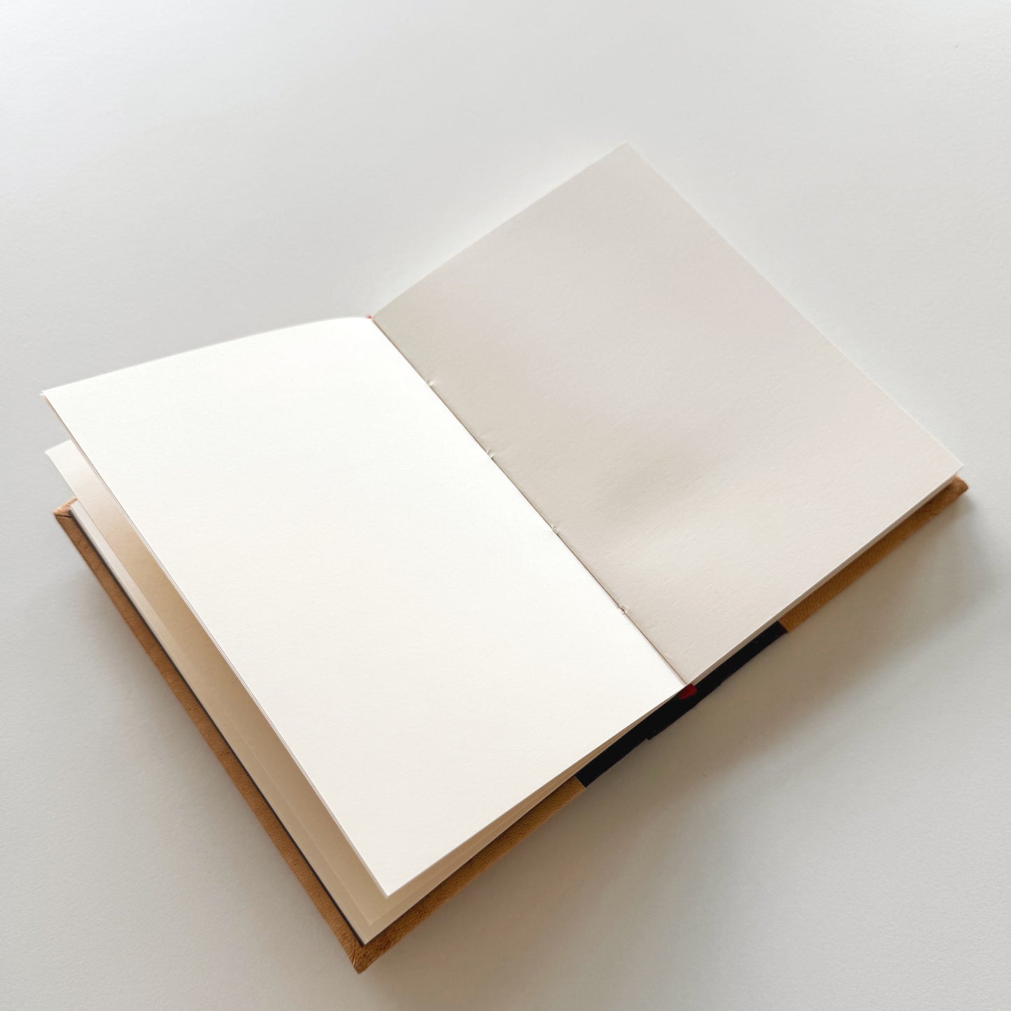 Handmade Leather Notebook No. 13 | 12,5 x 18 cm