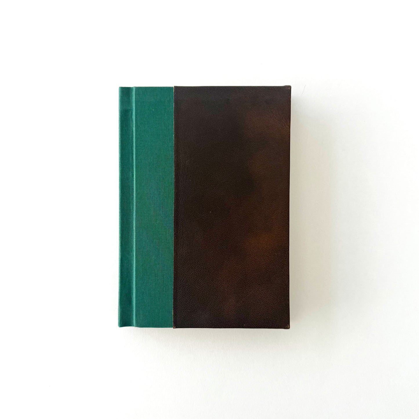 Handmade Leather Notebook No. 6 | 12,5 x 18 cm